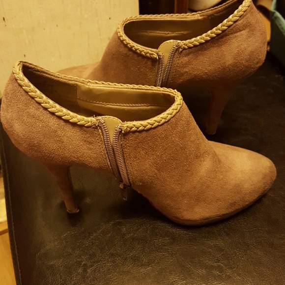 Brown suede ankle boots - Picture 2 of 3